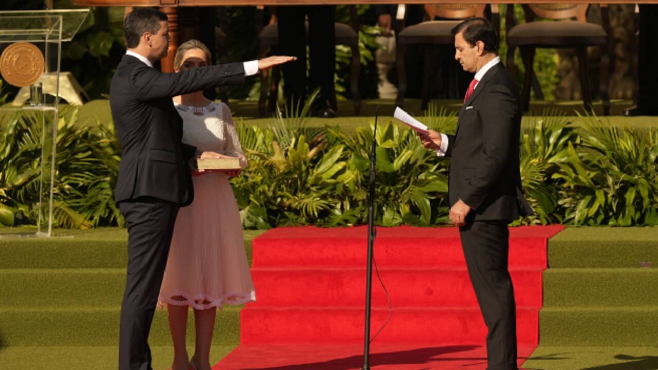 "El éxito es lograr que todos los paraguayos estén mejor", dijo el nuevo presidente de Paraguay, Santiago Peña.