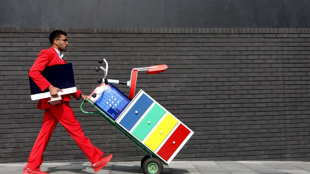 Expertos recomiendan tener tacto y saber renunciar para no dejar las puertas cerradas.