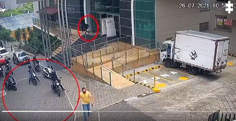 La Fiscalía les imputará cargos por los delitos de hurto calificado y agravado, porte ilegal de armas de fuego de uso civil y militar, y utilización ilegal de uniformes e insignias.