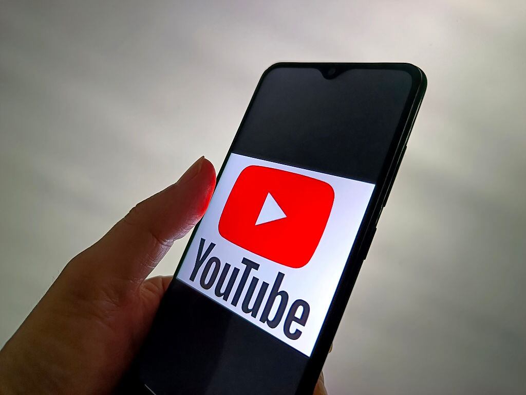 YouTube da a los creadores de contenido una herramienta para detectar 'deepfakes' con su imagen.