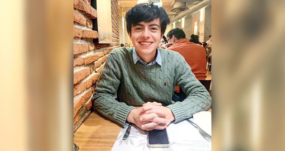    Johan Sebastián Castellanos había ingresado a los Andes becado por sus resultados académicos, pero no tenía dinero para sostenerse. Ese fue uno de los motivos de la presión.