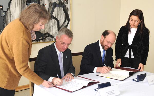 Autoridades confirmaron la alianza con el Observatorio Europeo Austral para proyectos de gran escala.