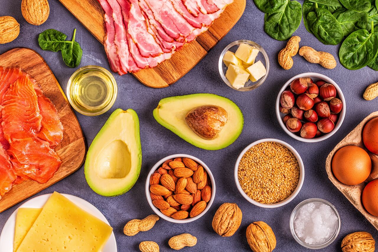 Ceto, dieta cetogénica, baja en carbohidratos, antecedentes de alimentos saludables