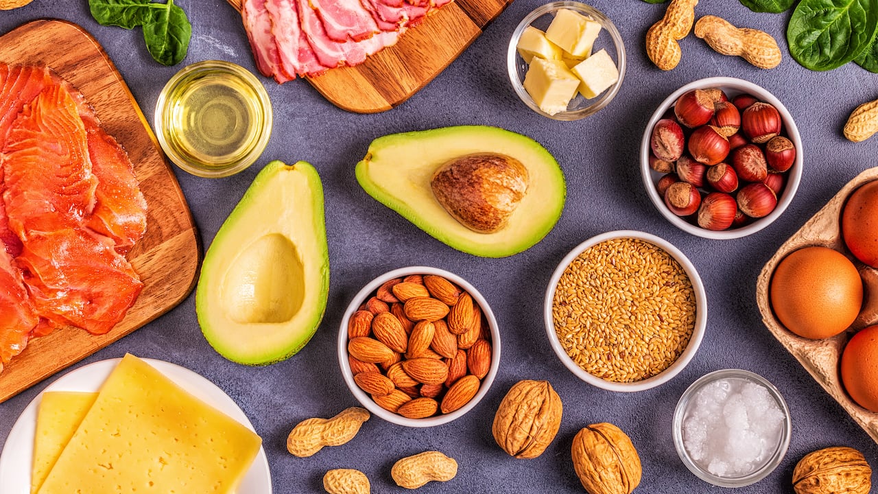 El modelo de ayuno intermitente habilita algunas horas específicas durante el día para comer los alimentos.