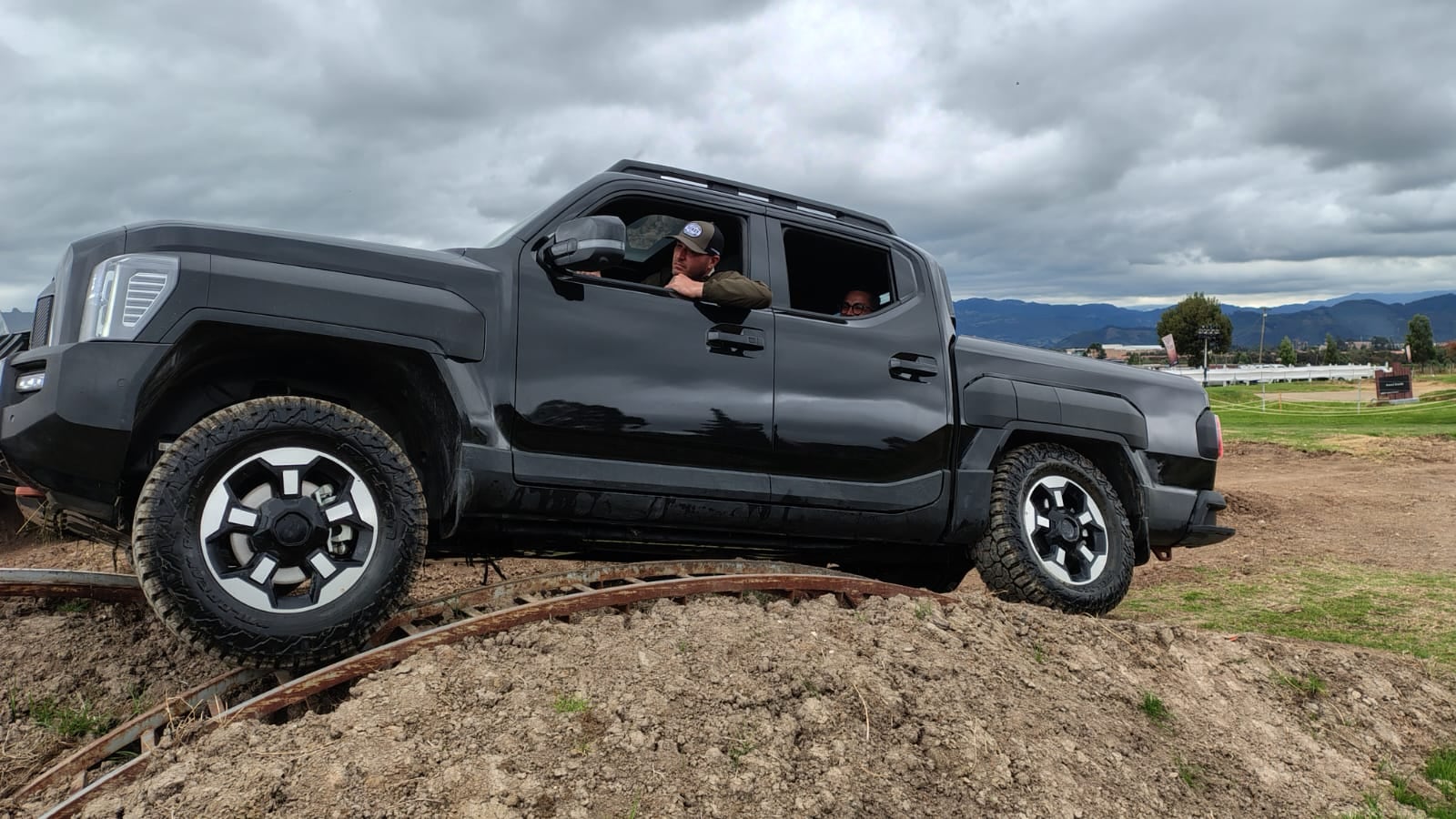 Kia acaba de incursionar en el segmento de las 4X4 con la Kia Tasman que ya está en el mercado colombiano.