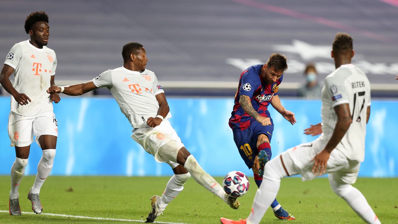 LISBON, PORTUGAL - AUGUST 14: Lionel Messi of FC Barcelona shoots past David Alaba of FC Bayern Munich during the UEFA Champions League Quarter Final match between Barcelona and Bayern Munich at Estadio do Sport Lisboa e Benfica on August 14, 2020 in Lisbon, Portugal. (Photo by Rafael Marchante/Pool via Getty Images)