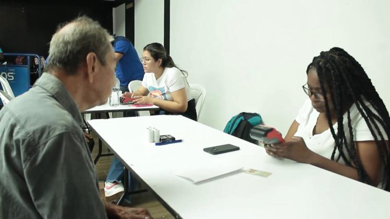 Las autoridades recomiendan que al recibir el dinero, este sea contado delante del cajero, y posteriormente sea solicitada la tirilla de pago.