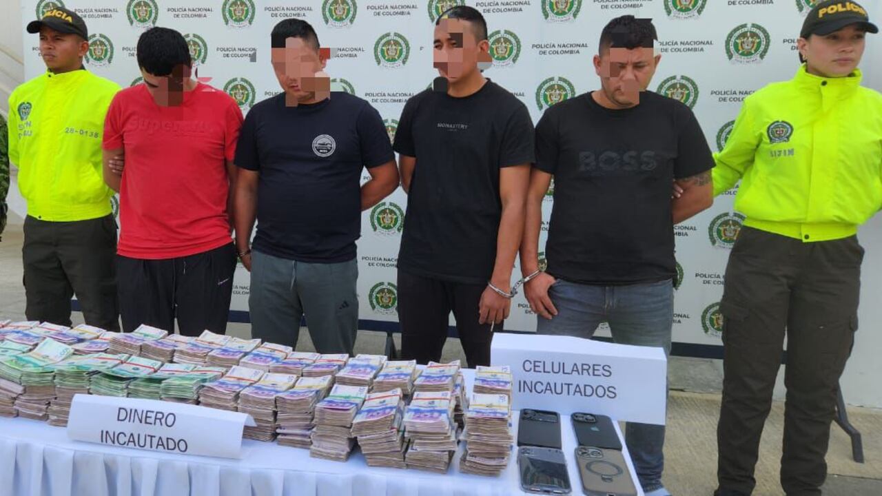 En un puesto de control en Cauca, el Ejército Nacional detuvo a cuatro personas que intentaban evadir el control con un soborno.