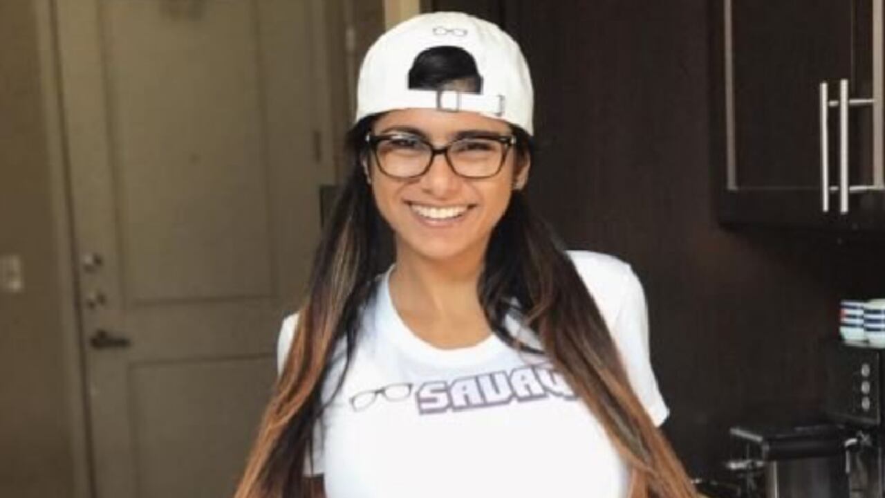 Mia Khalifa. Foto: @empistosynh.gr