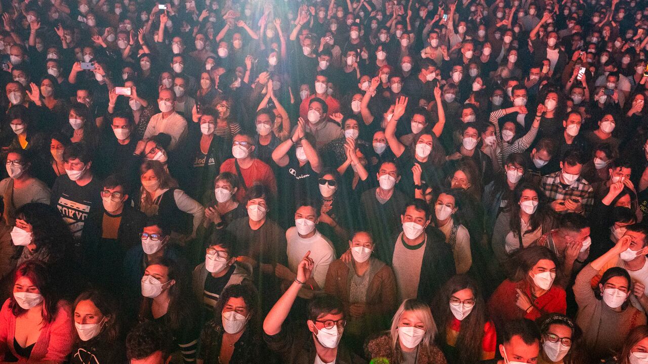 Barcelona reúne a 5.000 personas en el primer gran concierto sin distancia