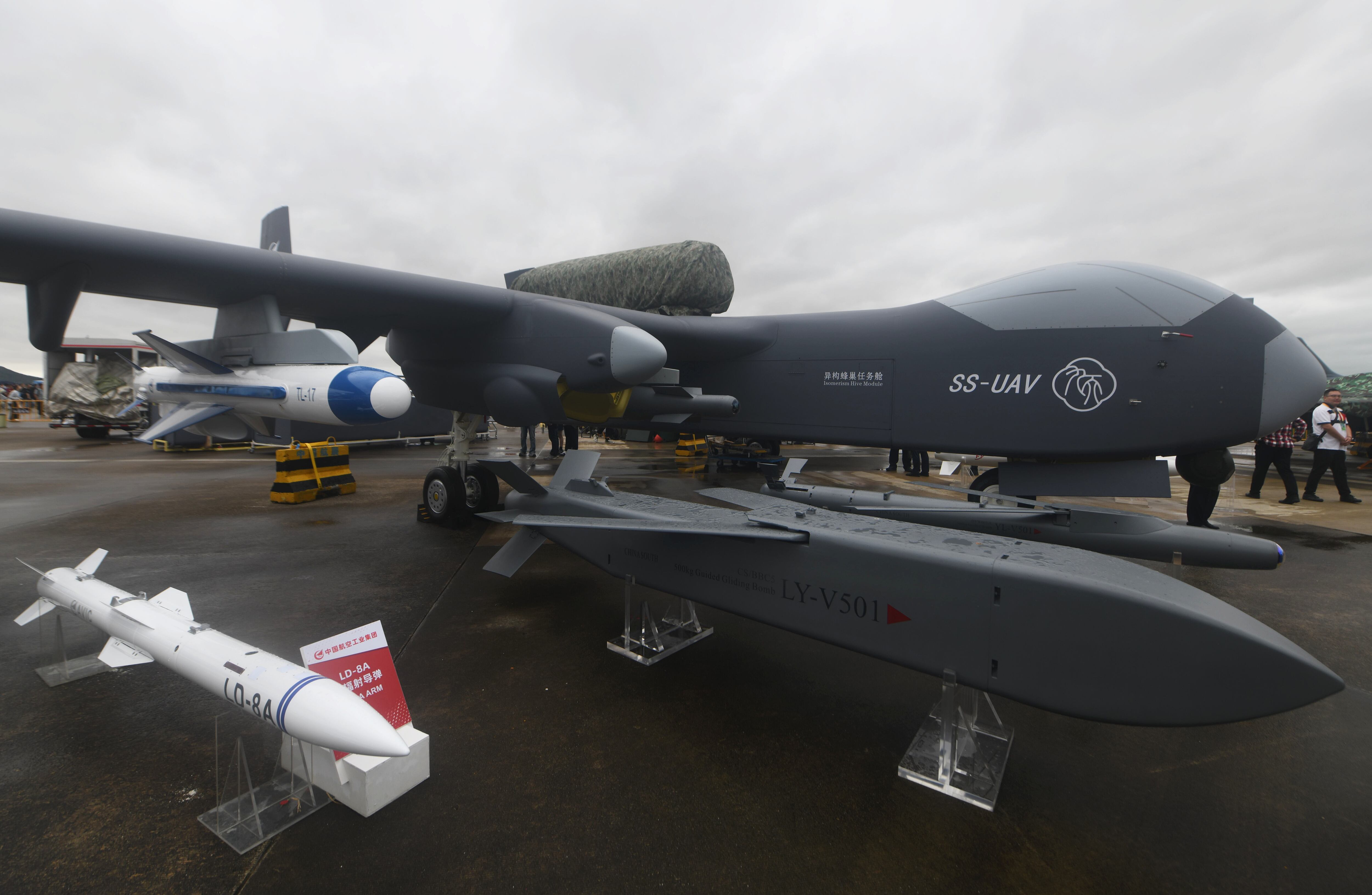 Vista de Jiu Tian, ​​un nuevo diseño de dron a reacción, presentado por la estatal Corporación de la Industria de Aviación de China (AVIC), en la exhibición aérea de Zhuhai, en la provincia meridional china de Guangdong, el jueves 14 de noviembre de 2024.