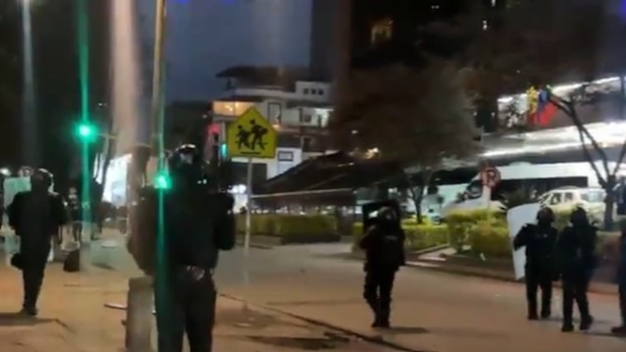 Enfrentamientos en la calle 74 con carrera 14.