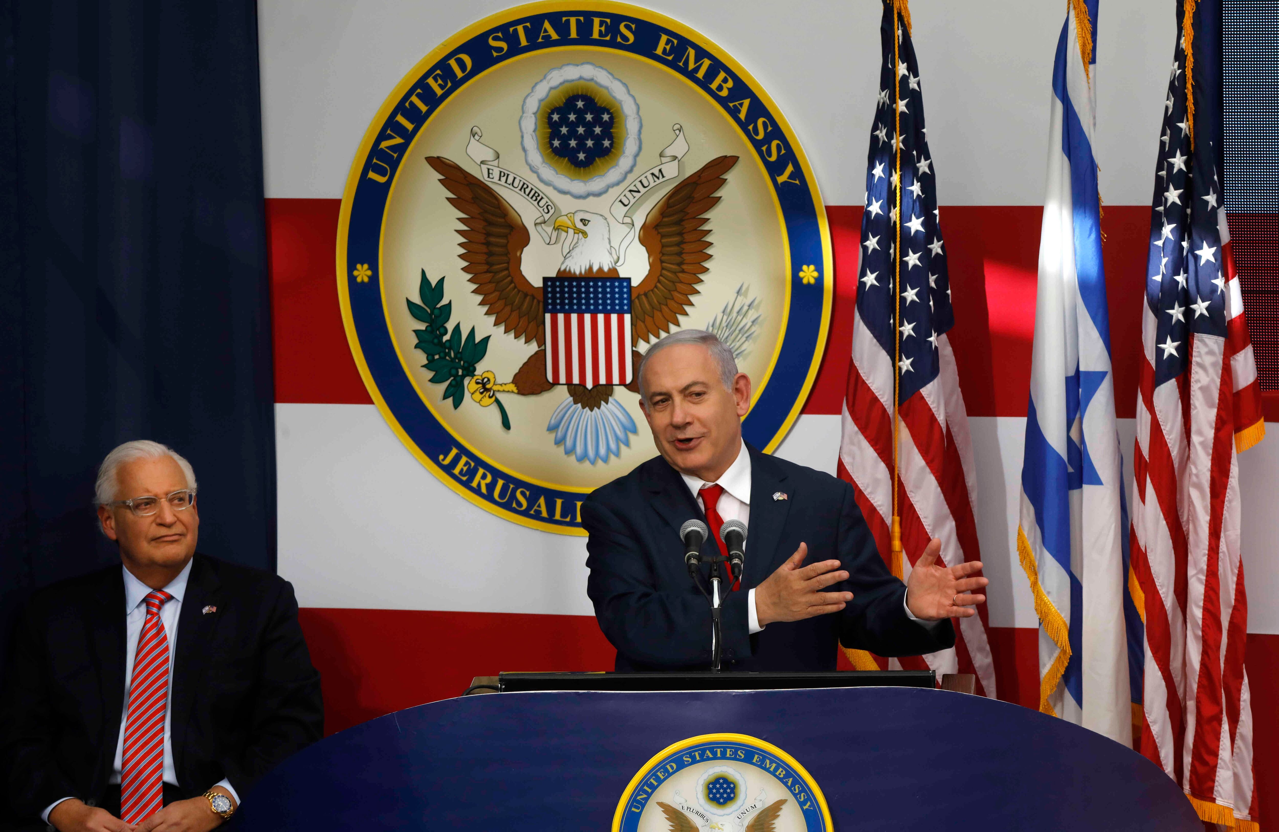 El primer ministro de Israel, Benjamin Netanyahu, pronunció el discurso inaugural de la nueva embajada en Jerusalén, en el que agradeció al presidente Donald Trump por “reconocer la historia”. “Mientras celebramos esta ceremonia, nuestros soldados protegen nuestra frontera”, dijo el mandatario sobre la situación en Gaza. MENAHEM KAHANA / AFP
