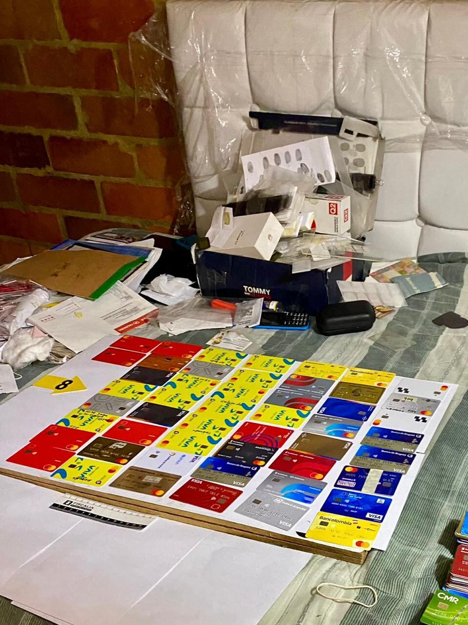 Tarjetas de bancos de comisadas a la red, según el Ejército.