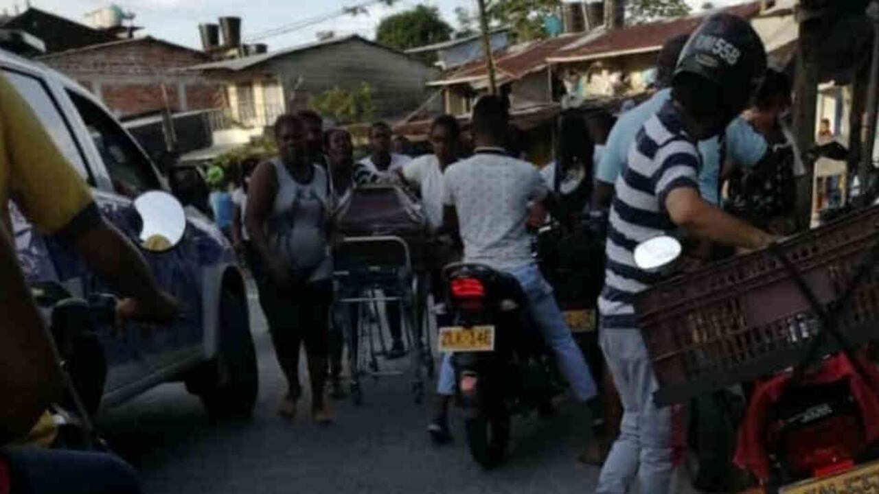 De acuerdo con el Hospital ESE Ismael Roldan Valencia, debido al estado de gravedad del paciente, este tuvo que ser trasladado al Hospital San Francisco de Asís, pero murió durante el traslado.