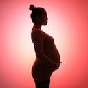 La interpretación de Mhoni Vidente sobre este sueño resalta la llegada de la suerte y la prosperidad, impulsadas por energías positivas y oportunidades auspiciosas.