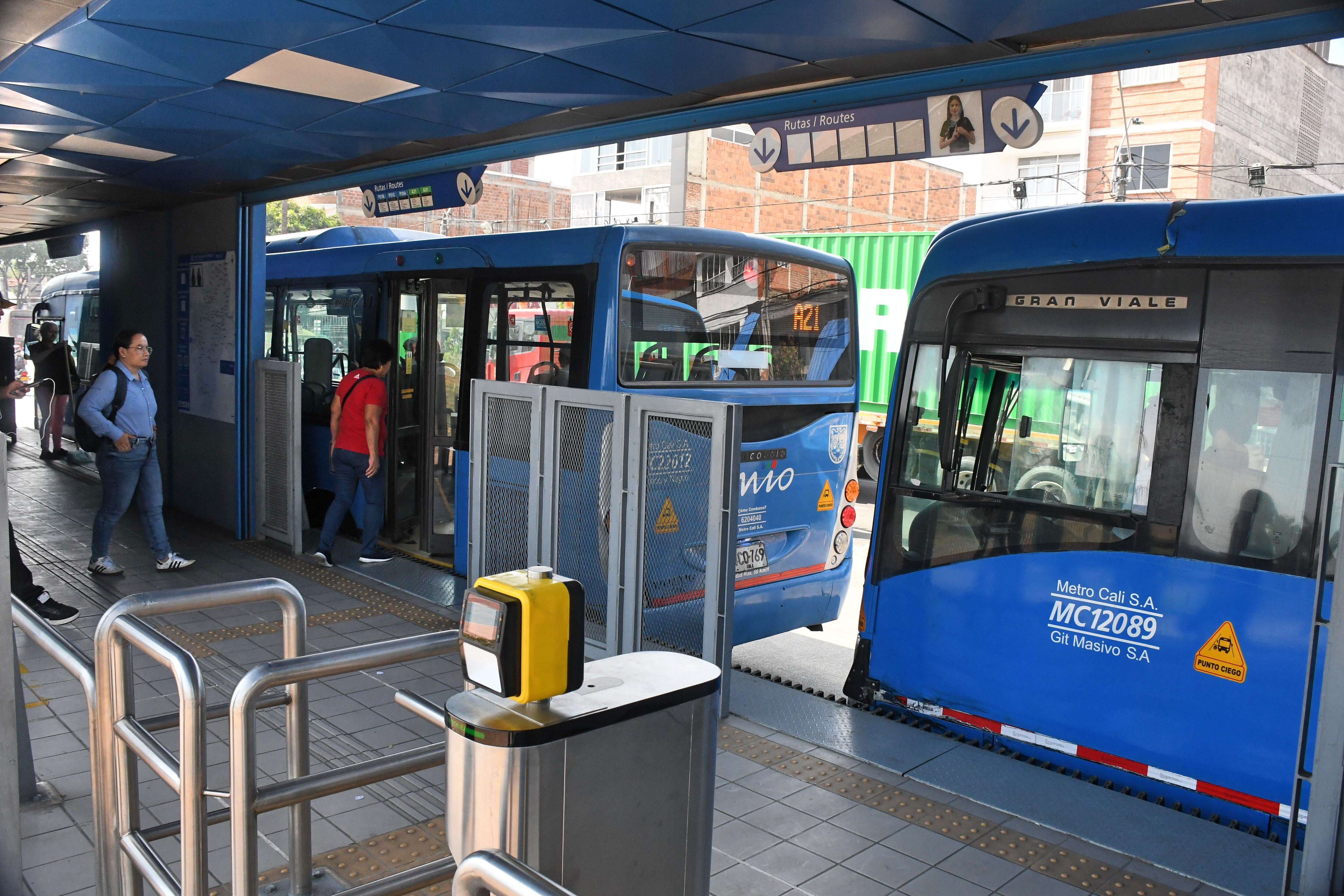 Cali: Troncal del oriente , estaciones del Mio. Foto José L Guzmán. EL País.