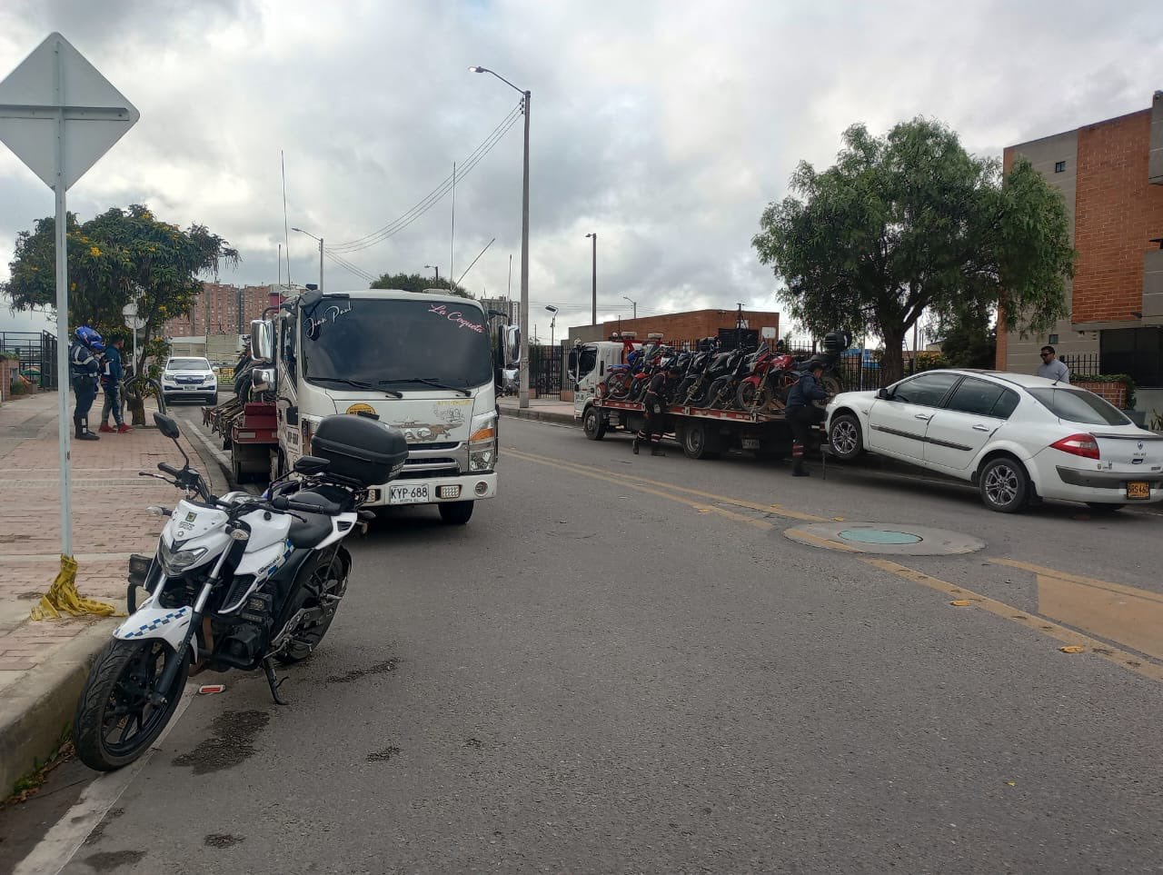 En agosto, las autoridades de Bogotá han impuesto más de 60 comparendos a motocicletas que han invadido por los andenes.