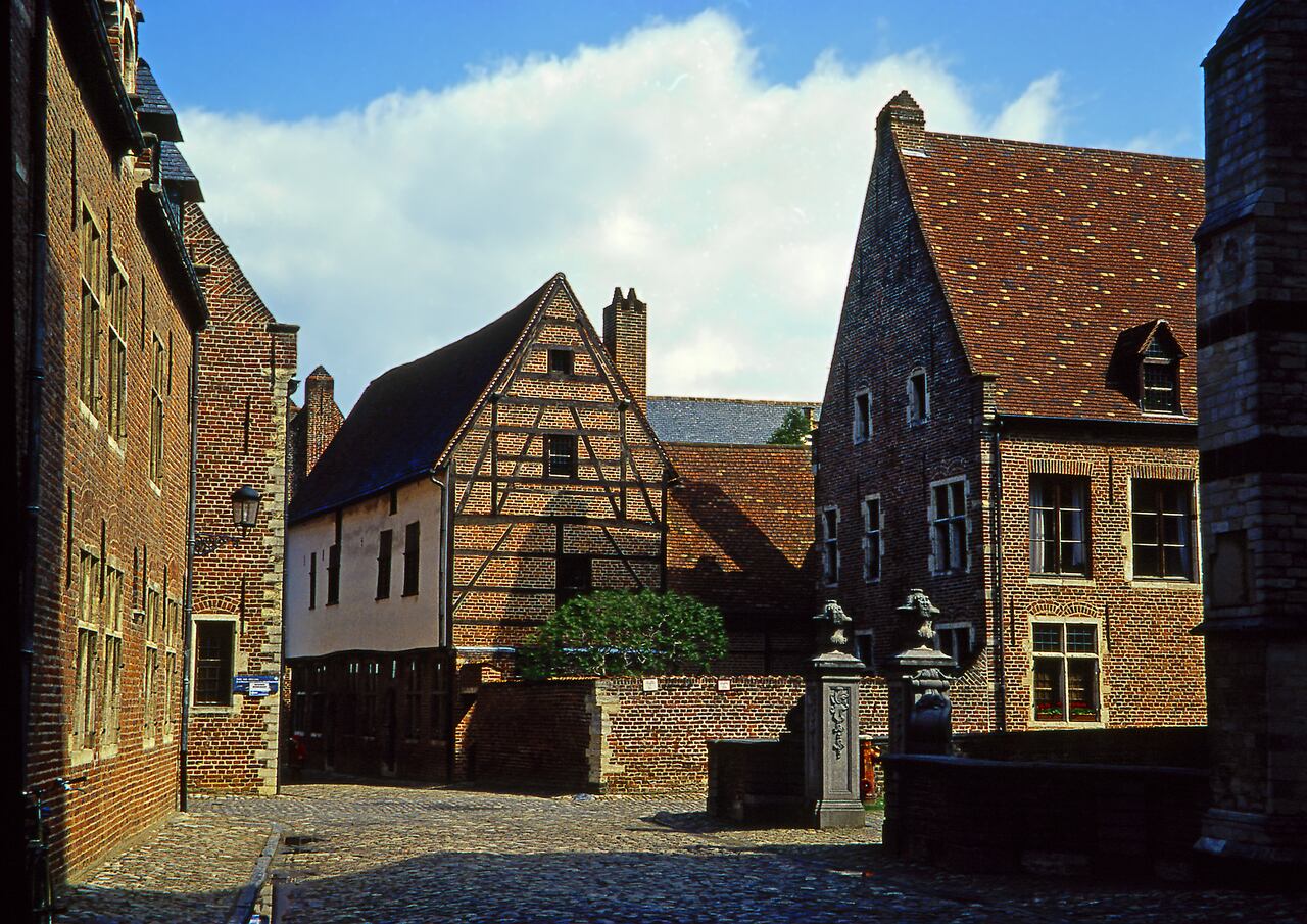 Louvain, en Bélgica, fue pensada como una ciudad universitaria en la que las autopistas están bajo el suelo.