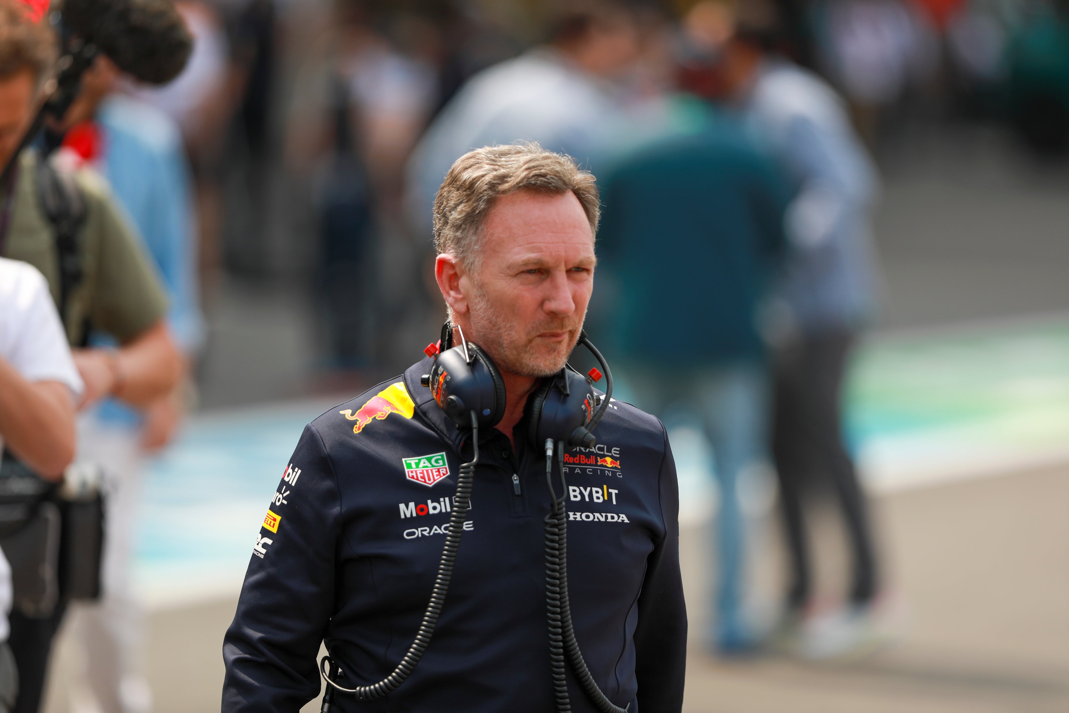 El director de Red Bull, Christian Horner, camina por los pits durante el Gran Premio de la Fórmula Uno en el Autódromo de los Hermanos Rodríguez de la Ciudad de México, el domingo 27 de octubre de 2024. (Carlos Perez Gallardo/Pool Photo vía AP)