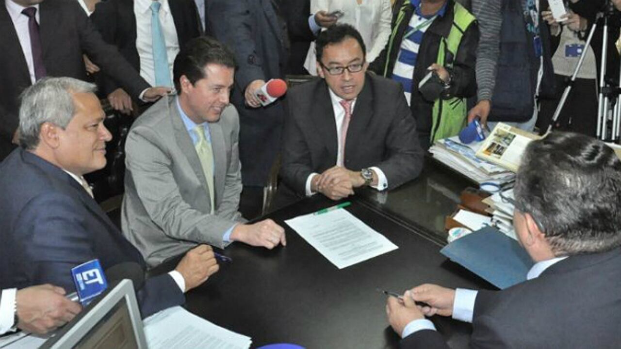 Los senadores (izq-der.) Hernán Andrade (Conservador), Juan Manuel Galán (Liberal) y Alfonso Prada (Verde).