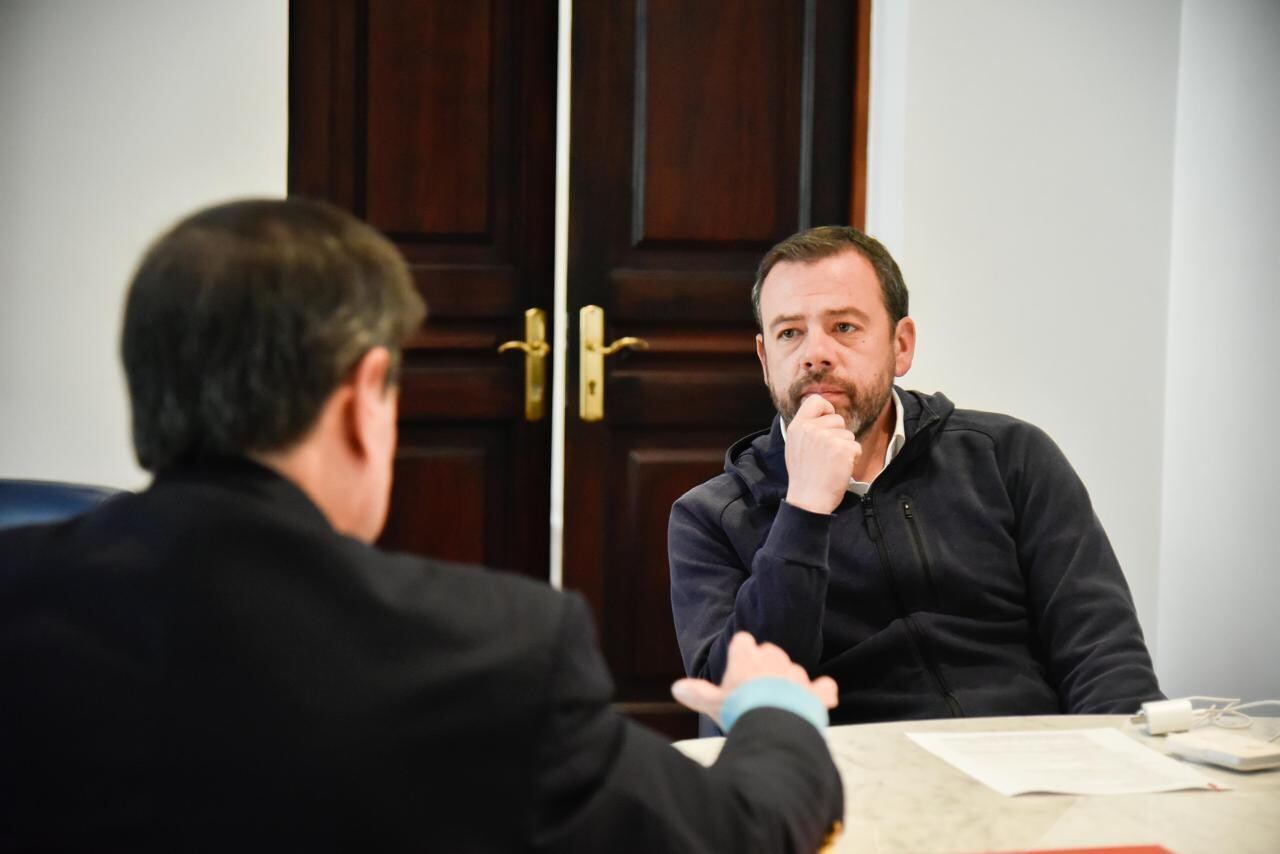 E alcalde de Bogotá, Carlos Fernando Galán, acompañado del ministro del Interior, Juan Fernando Cristo