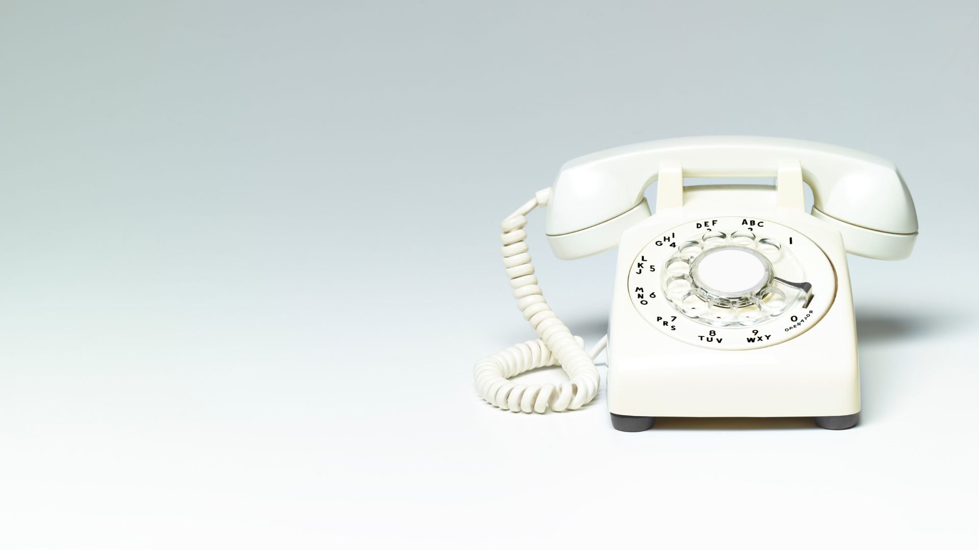 A pesar de su pérdida de protagonismo, los teléfonos fijos no deben considerarse objetos inútiles.