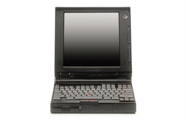 1992 IBM y la Thinkpad 700C con ranura de disquete frontal
