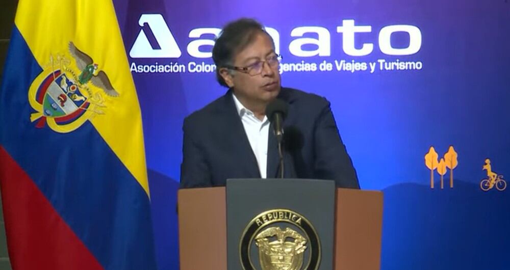 Gustavo Petro en el Congreso de la Anato.