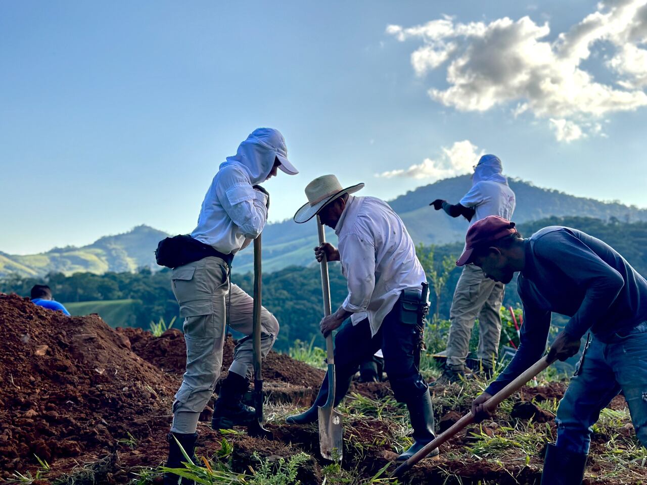 Unidad de Búsqueda recuperó tres cuerpos de personas dadas por desaparecidas en Metra, tras información de exguerrilleros de las Farc