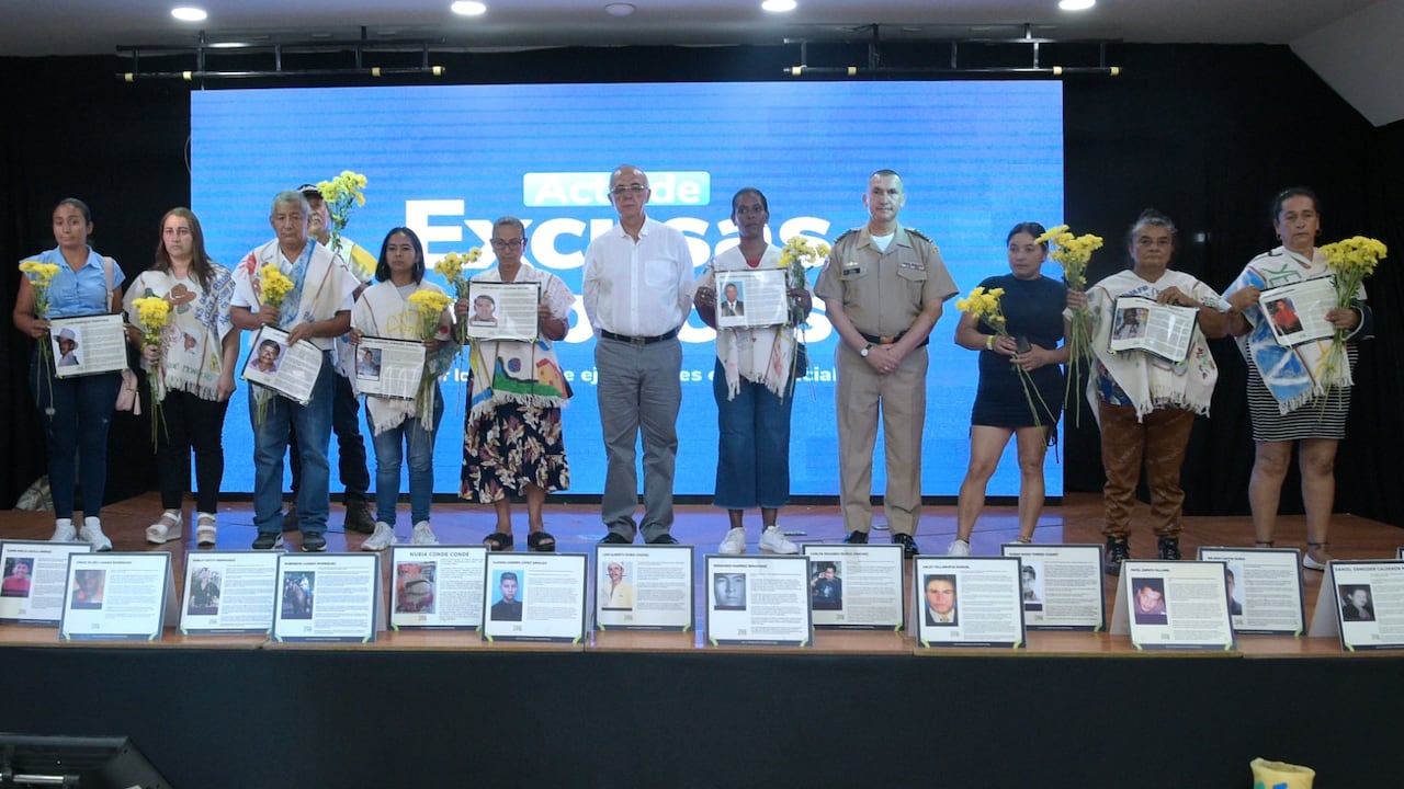 Acto en el que el Ministerio de Defensa y el Ejército pidieron perdón por falsos positivos en Villavicencio.