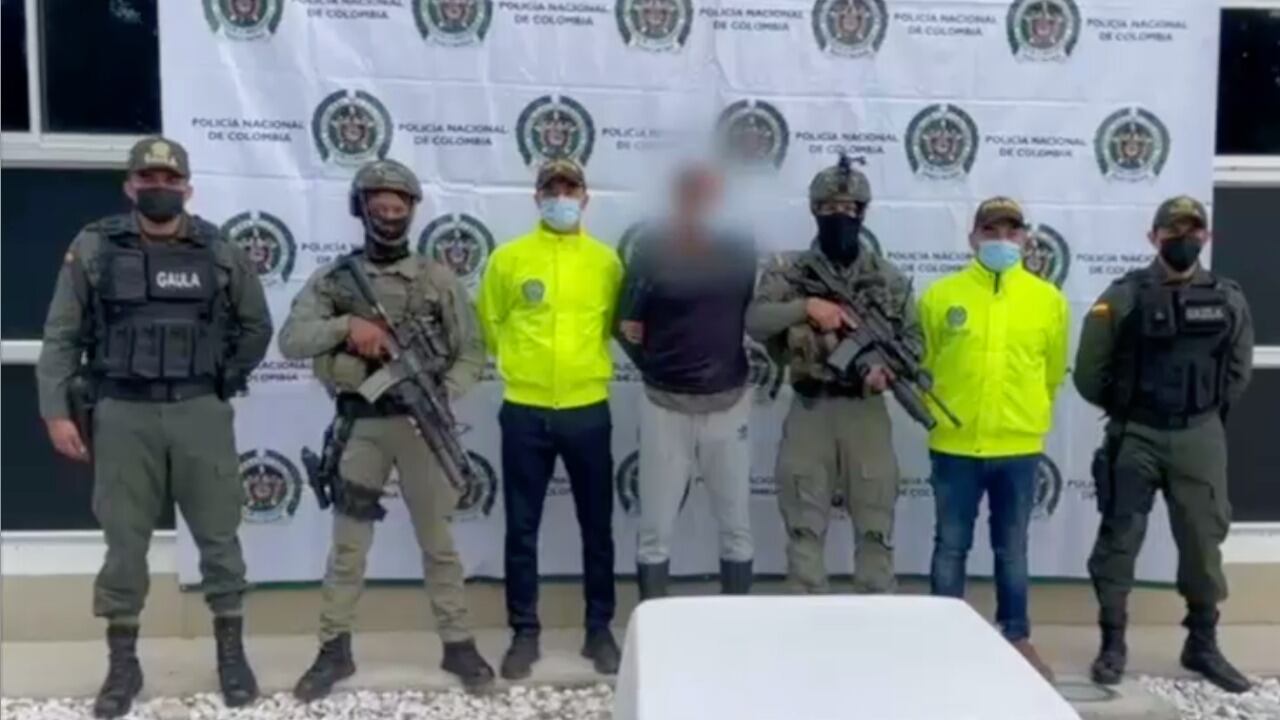 Alias 5-7 tenía una trayectoria criminal de más de 17 años, iniciando como hombre de confianza del jefe de las autodefensas, Salvatore Mancuso en Córdoba y Urabá.