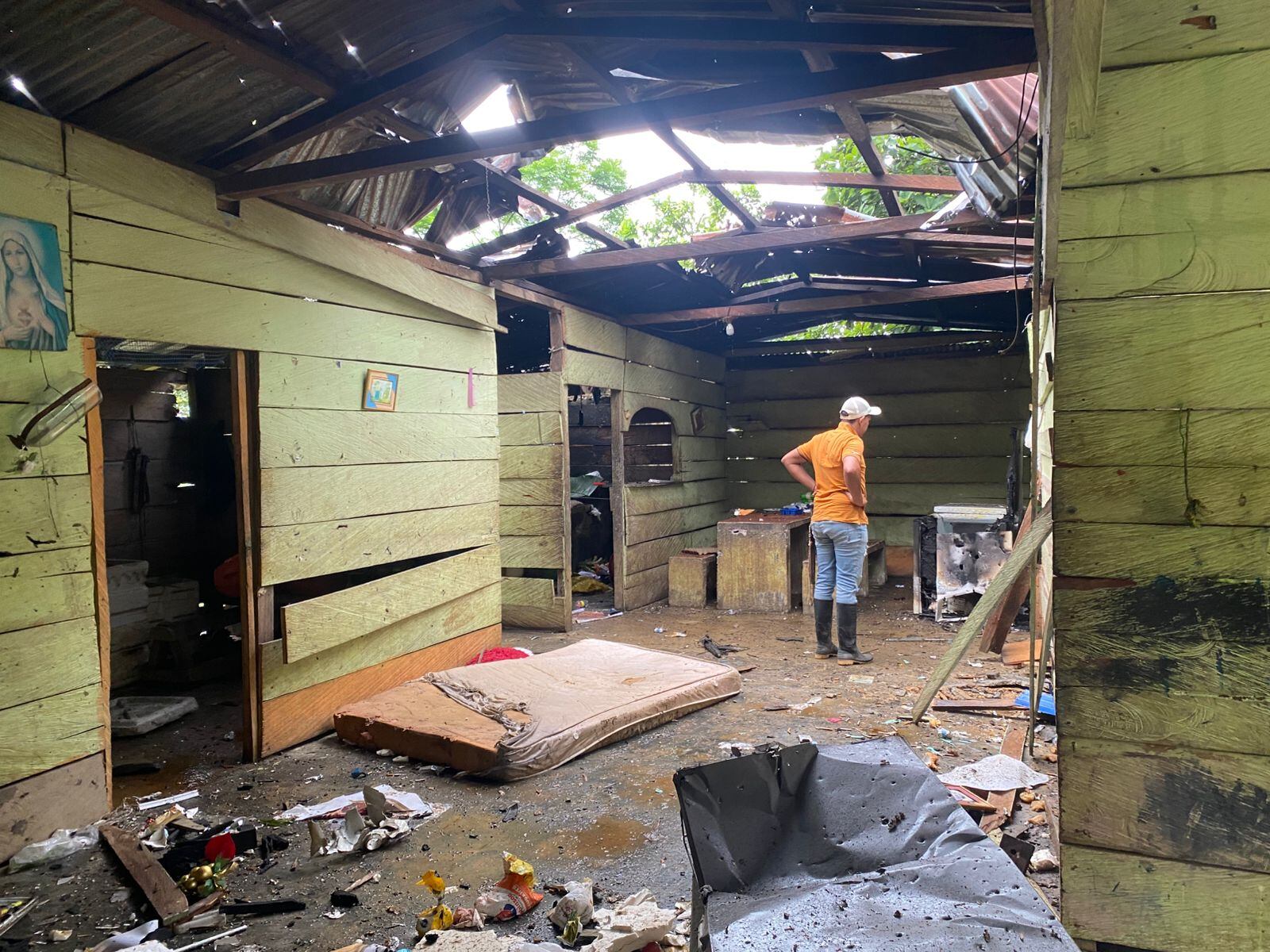 Esta vivienda, ubicada en una vereda de Tibú, víctima de los drones entre las Farc y el ELN.
