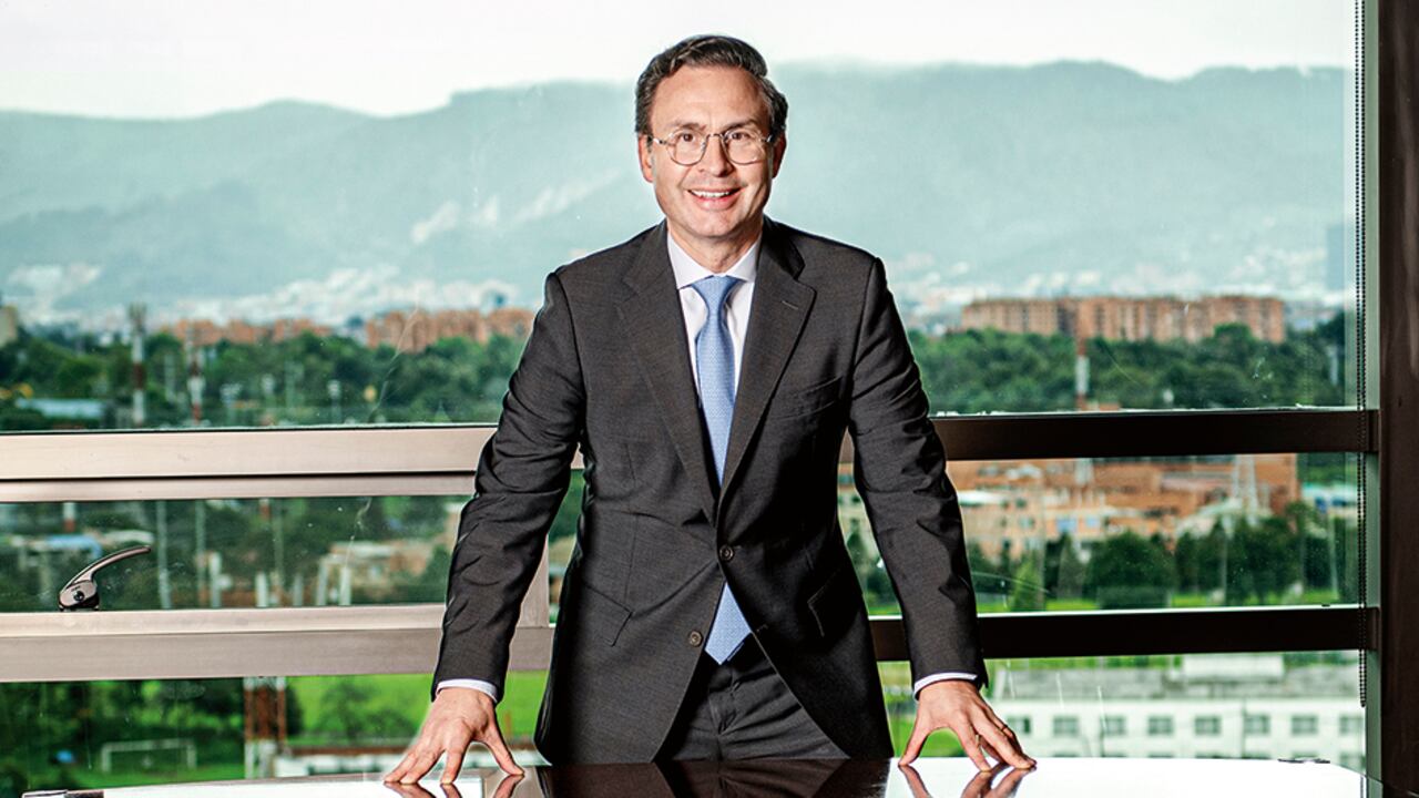 Una cámara de comercio es una organización formada por empresarios, dueños de pequeños, medianos o grandes comercios con el fin de elevar la productividad.