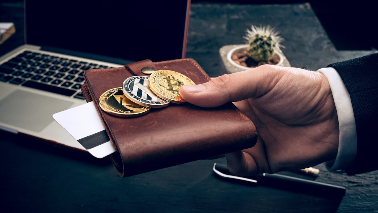 Cae red de estafa internacional: Departamento de Justicia de Estados Unidos incauta cerca de 15 millones de dólares en bitcoins