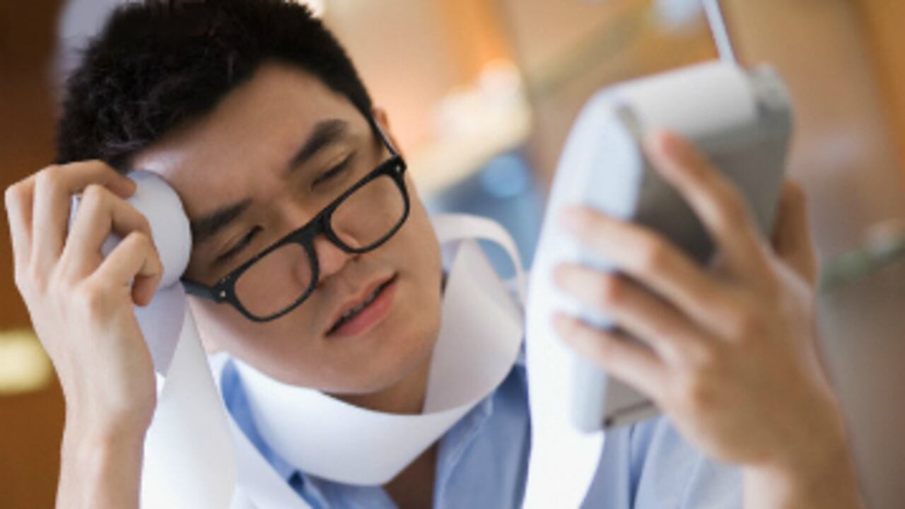 Problema 2: No hay capital suficiente. En el emprendimiento, este problema es típico en las empresas y lo mejor en estos casos, es prepararse para lo peor. Cerciórese de tener un plan de finanzas que dure unos dos años, hasta que el negocio alce el vuelo.