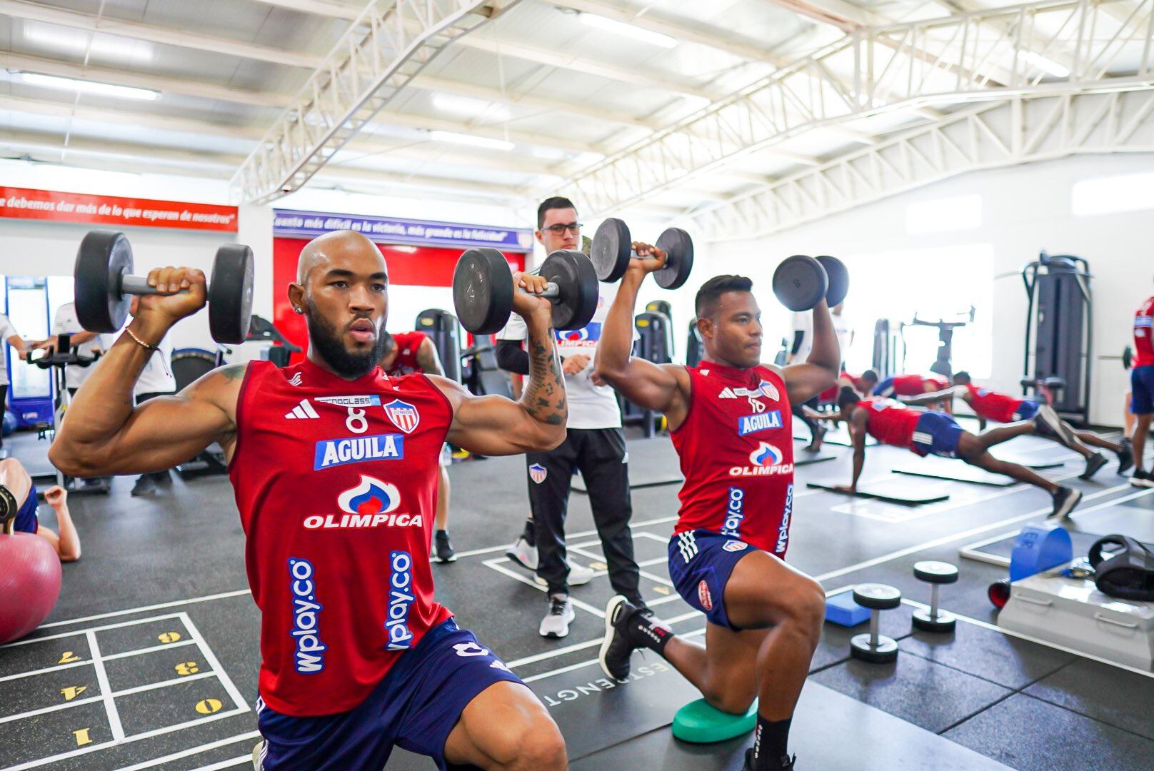 Entrenamiento de Junior bajo el mando de Bolillo Gómez.