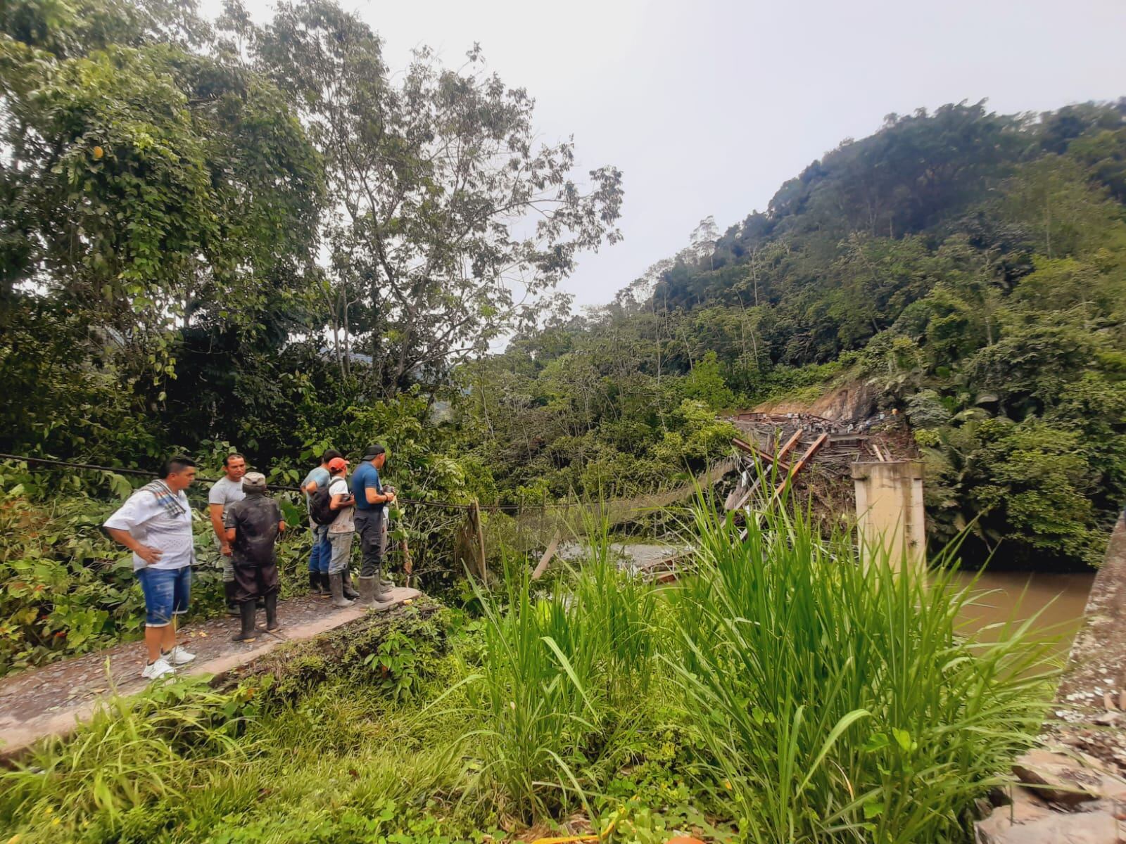 El puente que comunicaba a los Caseríos de Girón y San Francisco.