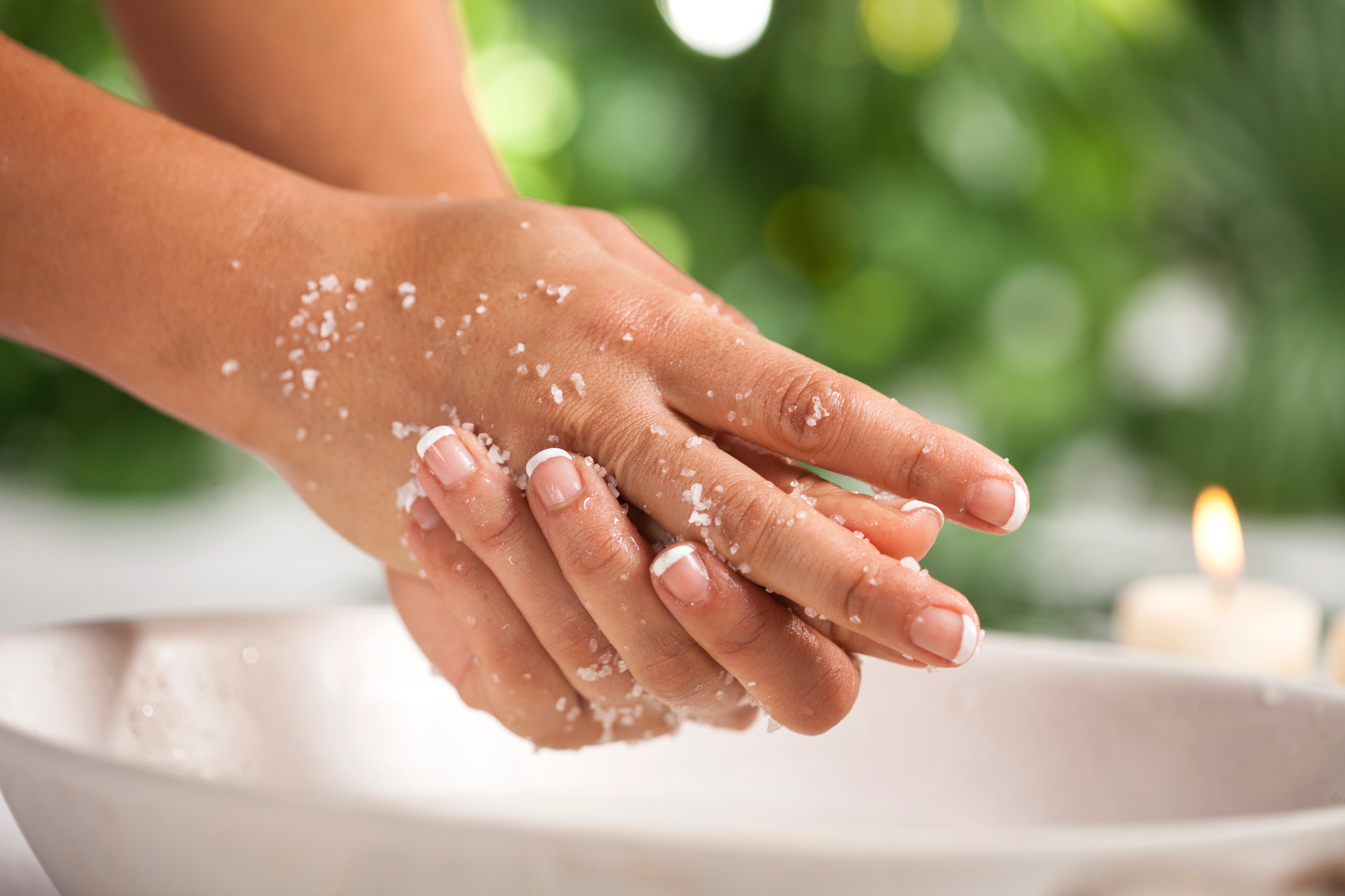 Uñas amarillas: ¿cómo tratarlas con bicarbonato de sodio?