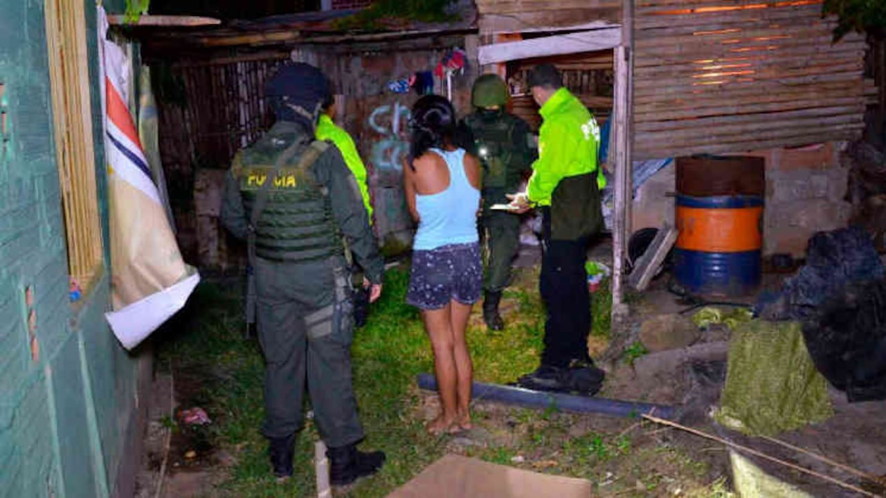 Fotografías suministradas por la Policía de Antioquia, que muestran varios operativos en donde fueron capturadas mujeres relacionadas con actividades delincuenciales.
