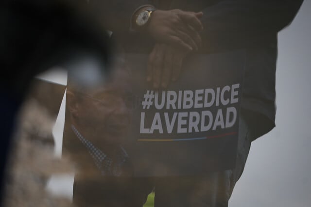 Manifestación de apoyo al expresidente Álvaro Uribe Vélez en los juzgados de Paloquemao.