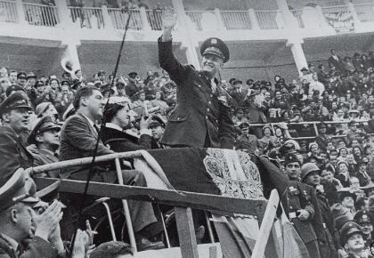 Gustavo Rojas Pinilla, abuelo de Samuel Moreno, fue el ídolo de la Santamaría cuando dio el golpe de opinión. Años después pasó, en esa misma plaza, de héroe a villano. 