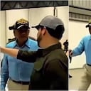 Presidente Abelardo De La Espriella mostrando resultados de un operativo de la Fuerza Pública