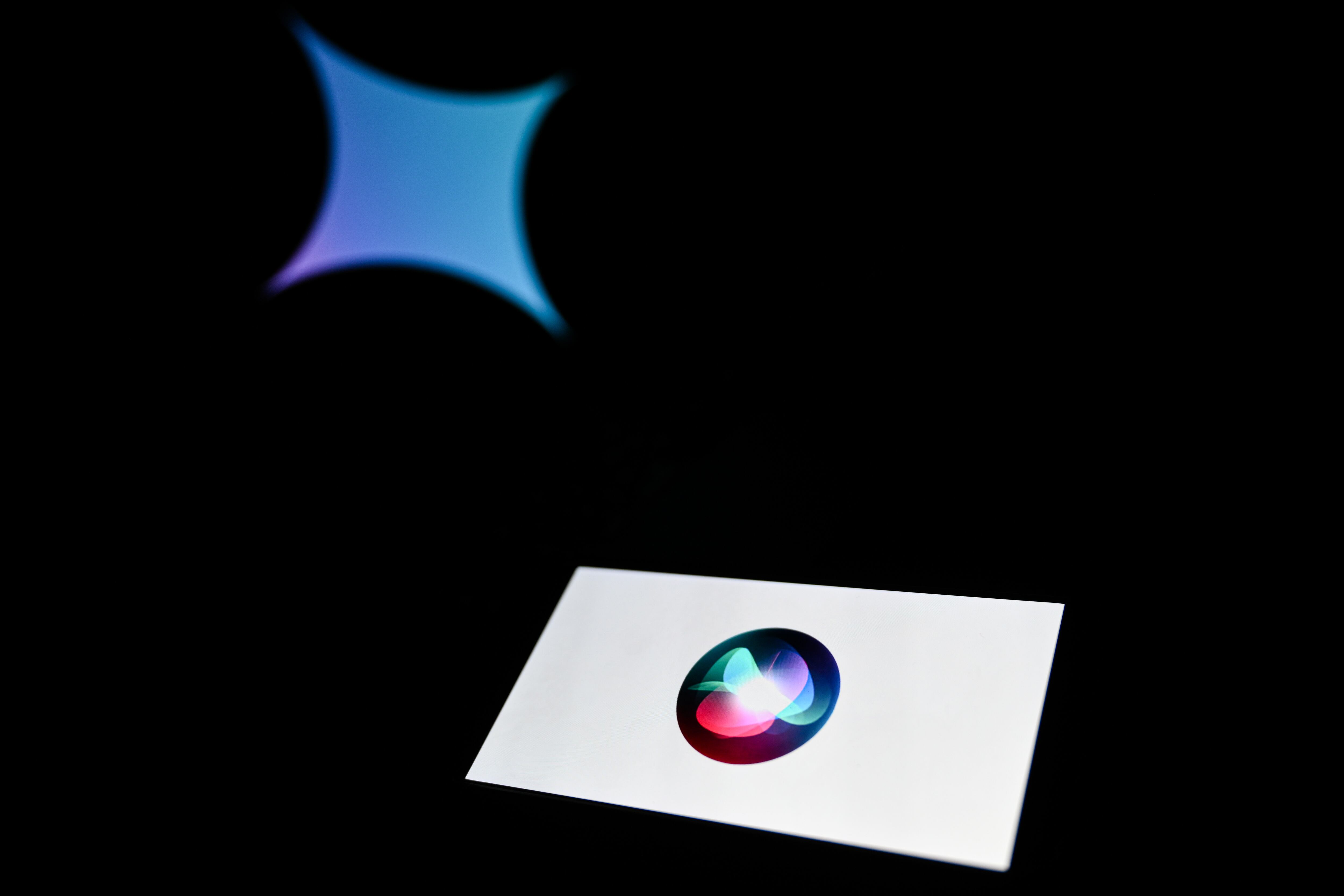 La compañía planea mostrar las primeras capacidades de su asistente renovado a mediados de febrero.