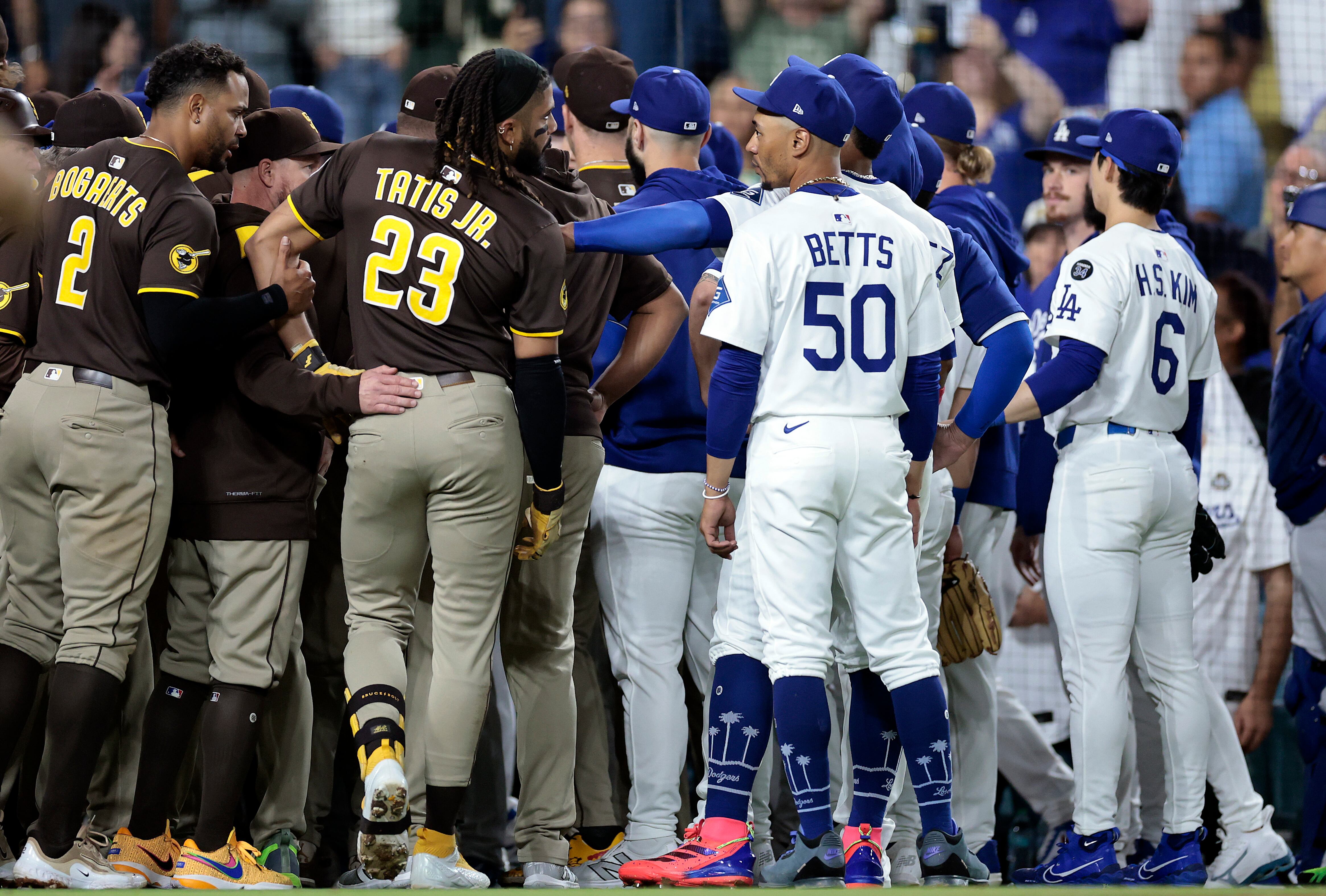 Según un comunicado oficial, “esta mañana, agentes de inmigración llegaron al estadio y solicitaron permiso para acceder a los estacionamientos".