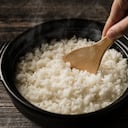 El arroz es rico en carbohidratos.