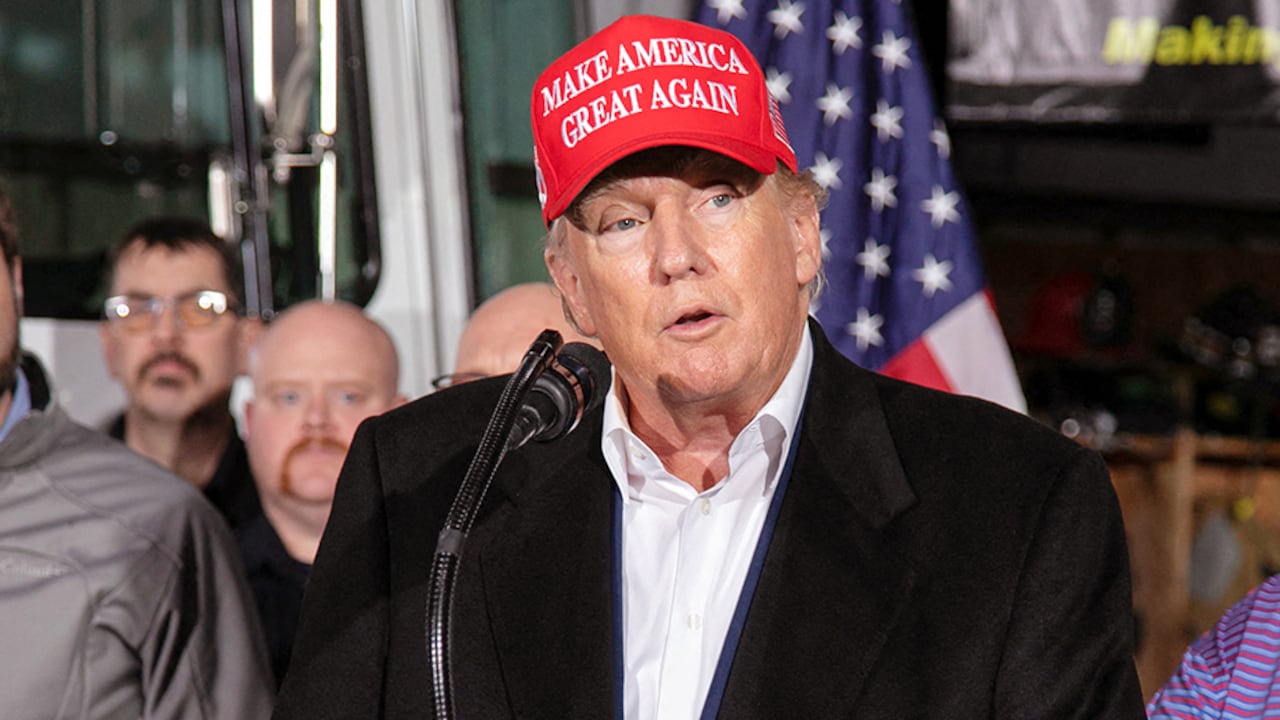 Donald Trump pidió la destitución de los fiscales que llevan su caso a través de Truth Social.