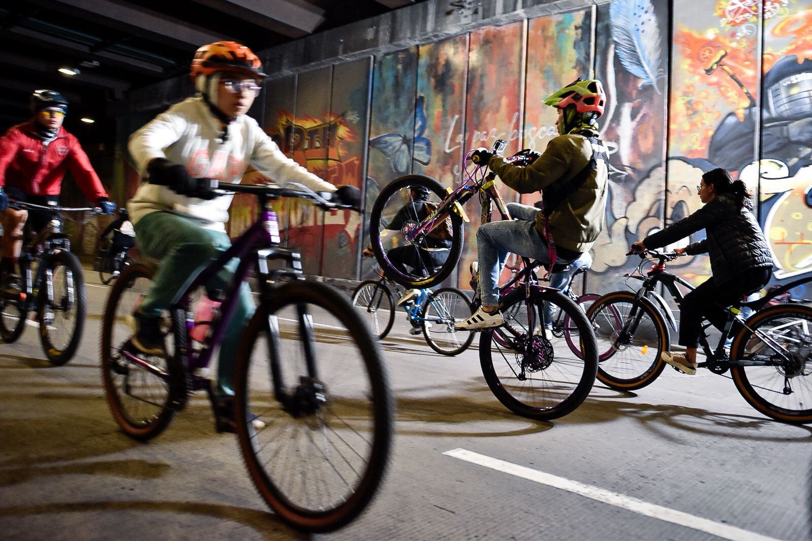 Bogotá. Diciembre 11 de 2025. Se realiza una nueva jornada de ciclovía nocturna en la capital, con motivo de Navidad, la jornada va de las 6:00 PM y culminará a las 12:00 AM.