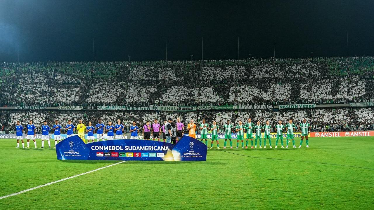 Imagen del partido de playoffs de la Copa Sudamericana 2026 entre Atlético Nacional y Millonarios.