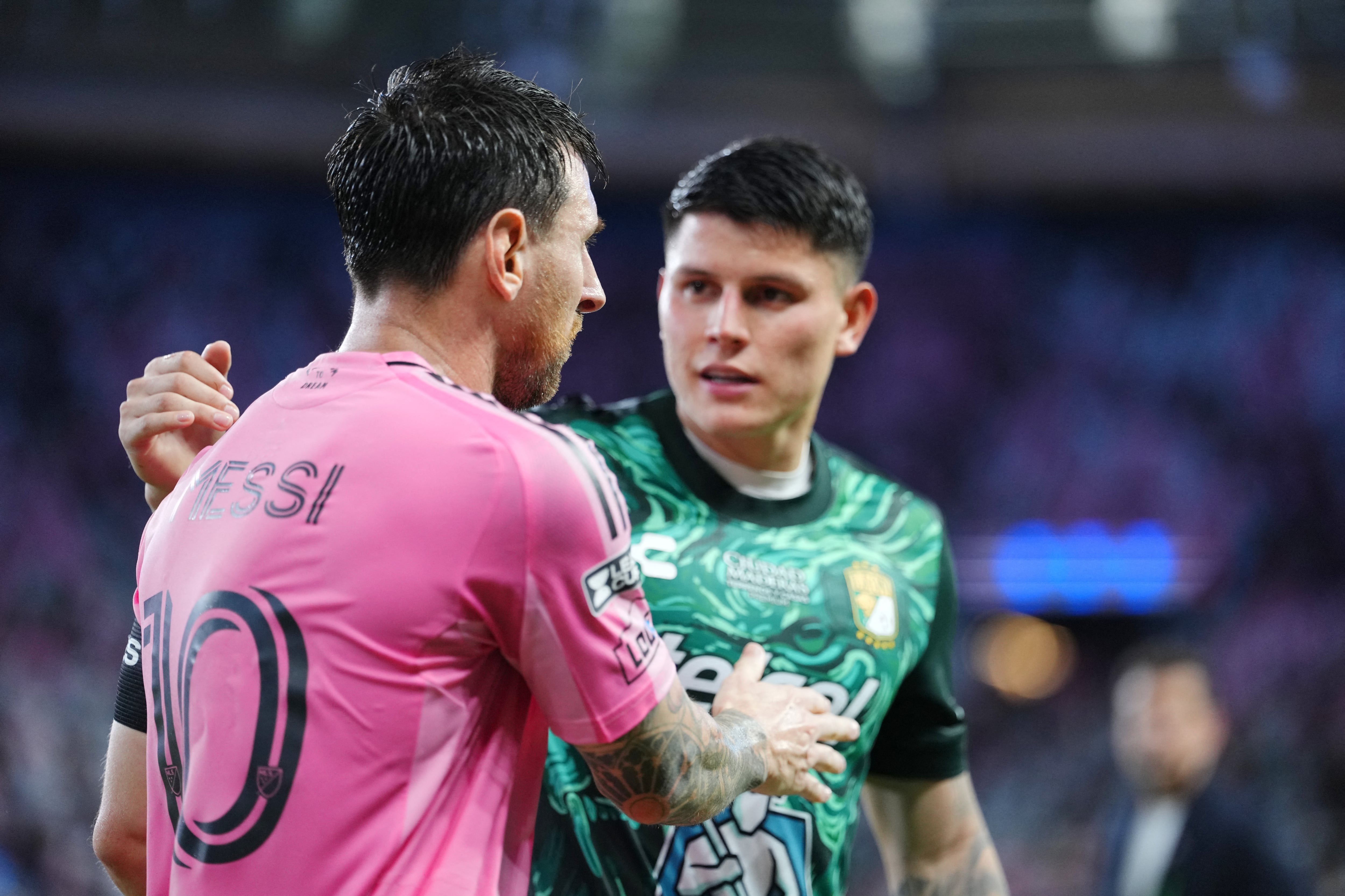 Lionel Messi y el colombiano Daniel Arcila